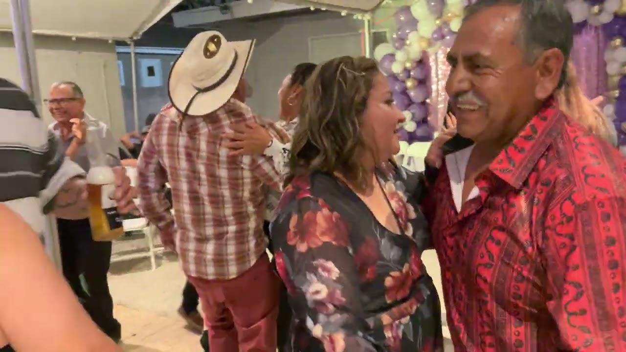 Ch terreno norteño a petición de la cumpleañera el mono de alambre
