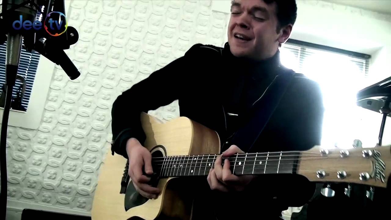 Jack Garratt Performs