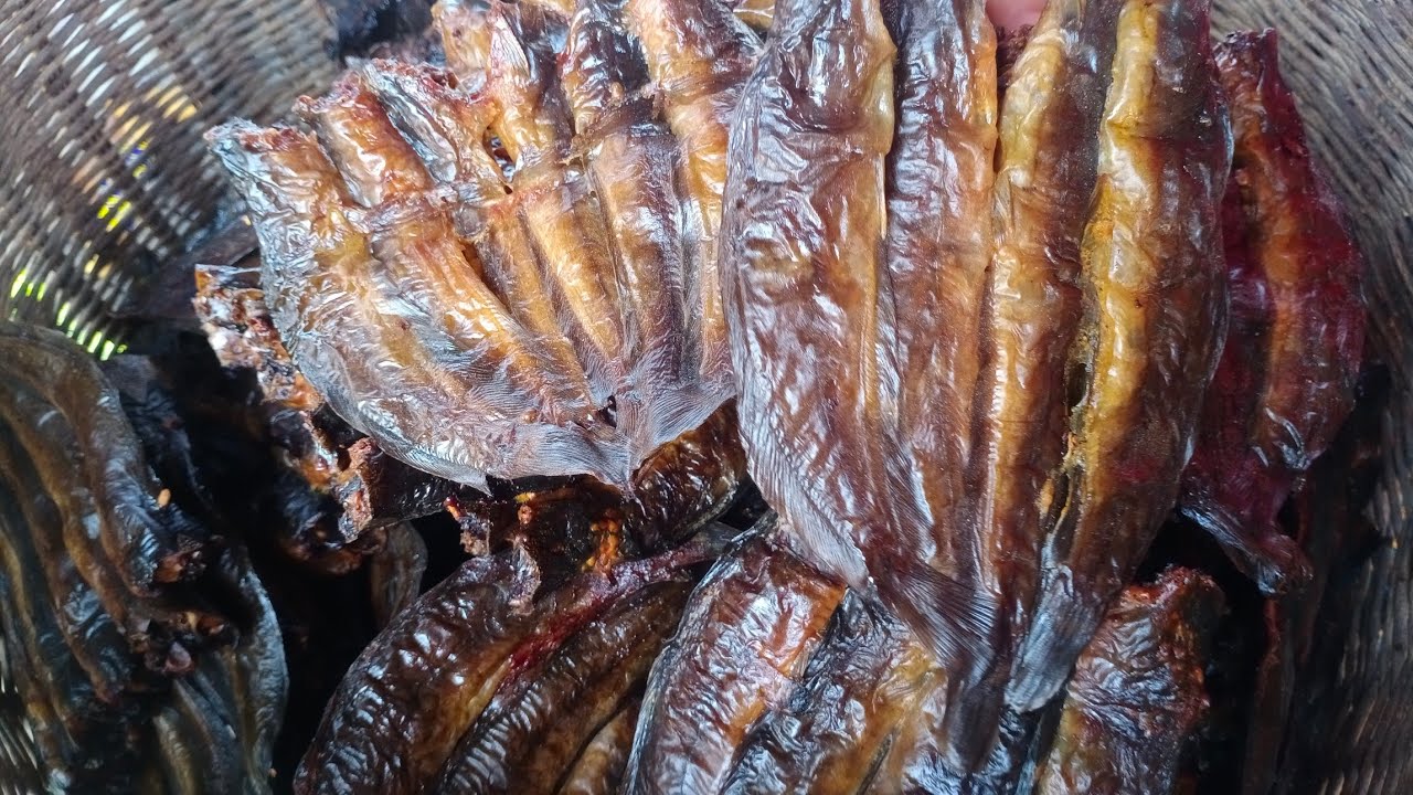 How to make traditional smoke fish in Cambodia /វិធីធ្វើត្រីឆ្អើរby chay saorath