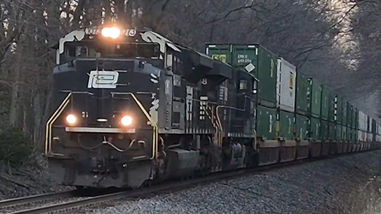 Penn Central Heritage Unit SD70ACe Leading NS Intermodal Train 223