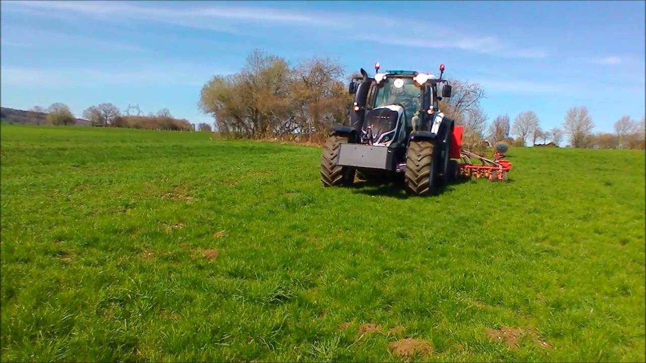 Sursemis avec VALTRA 160 et AGUIRRE ds r600