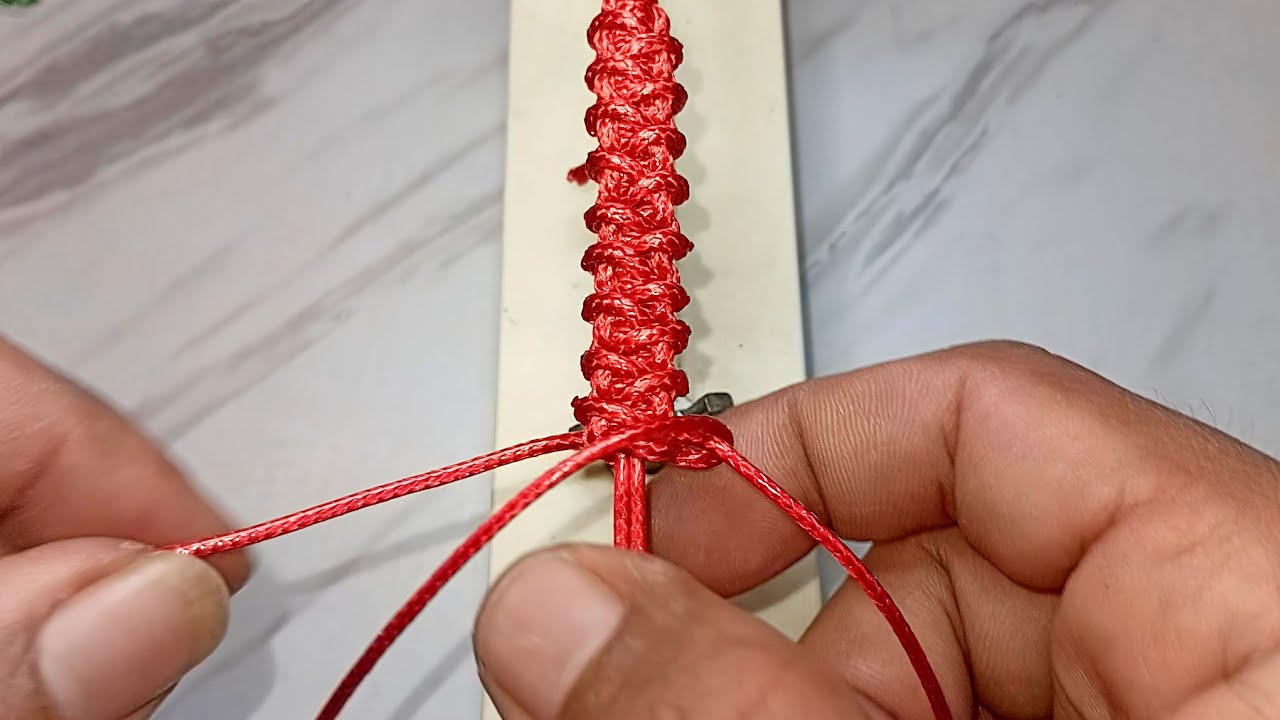 DIY Paracord Survival Bracelet | How to Make Paracord Bracelets