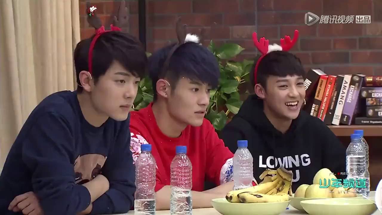 [Vietsub] Kênh Thiếu Niên Ep 6 Cut || Cốc Gia Thành & Bạch Chú chơi trò cởi vớ