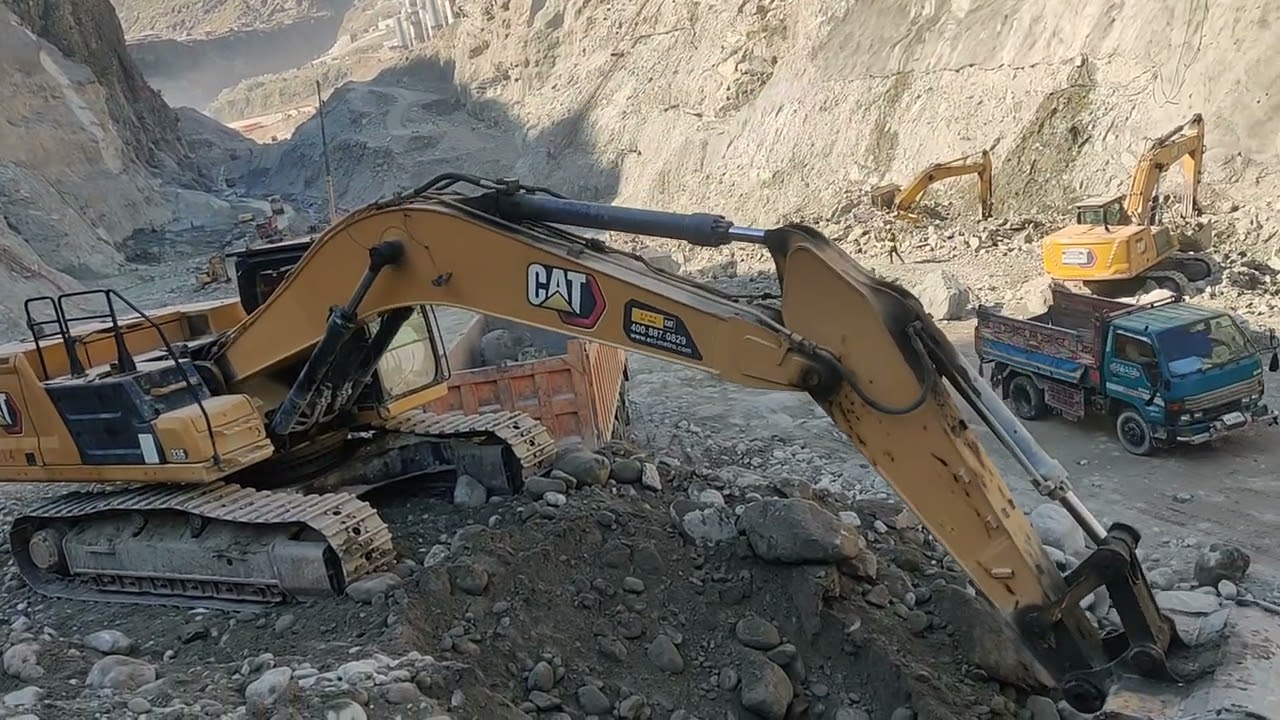 #chaterpiller³³⁶ #Exveater #heavy #construction Equipment Earth mining & Loading Truck wheels 