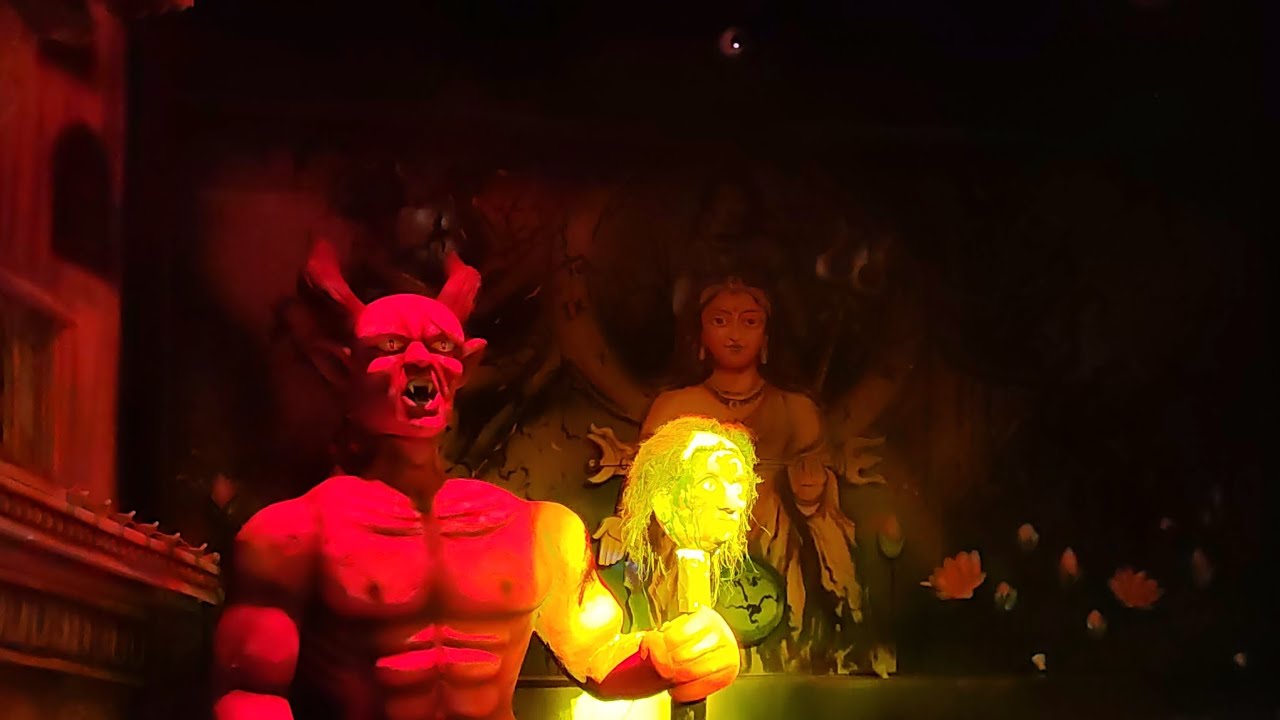 কল্কি অবতার রূপে অসুরের বিনাশ। হাজারী গলি #durgapuja #puja #durga #touradvisor #maadurga