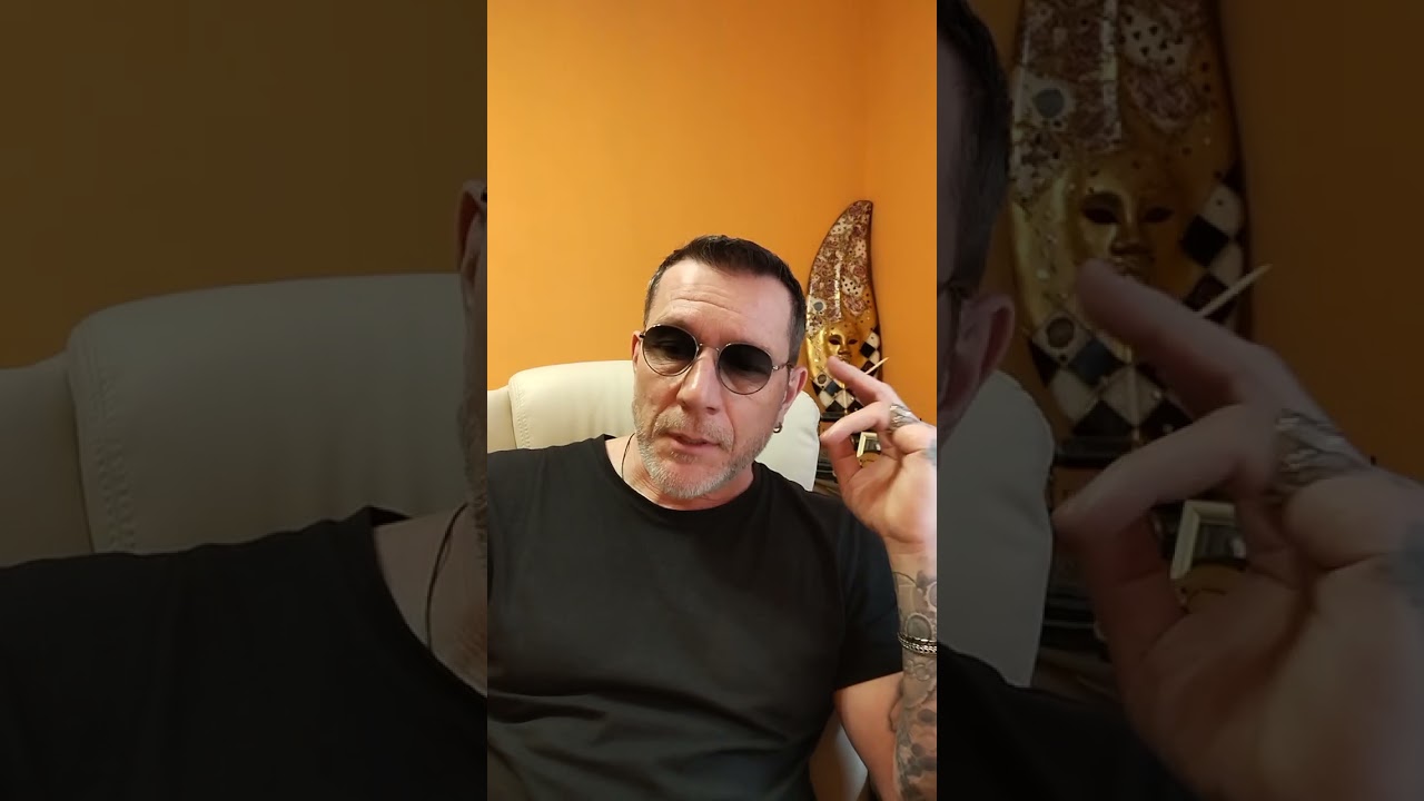 Что означает демонстрация белозубой улыбки? 