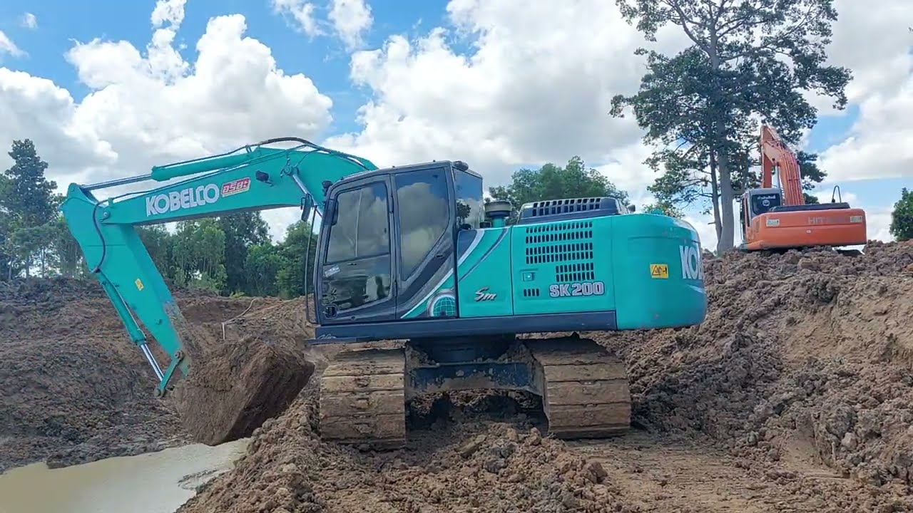 งานลอกคลอง kobelco sk200-10-sm VS  hitachi zx200-1 เก๋าเจอสด ช่างแซม หัวฉีด เบลอ จัดให้ ep.9578
