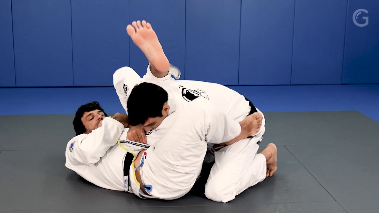 Rolles Gracie: Learn an armbar against a stacking opponent