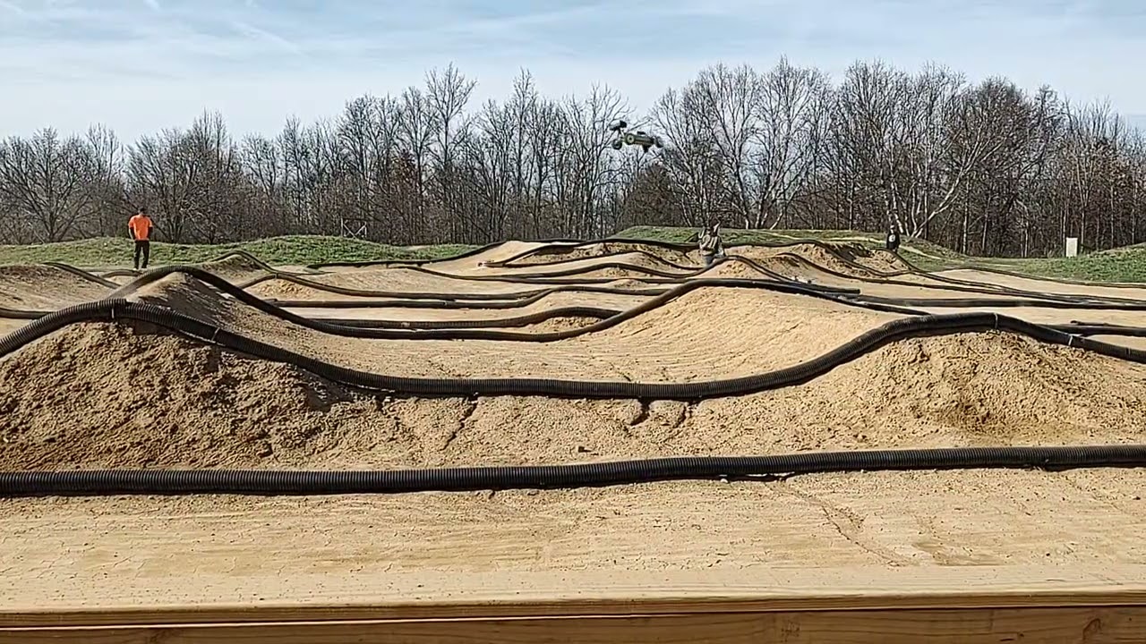 1/8 RC racing - big air jump
