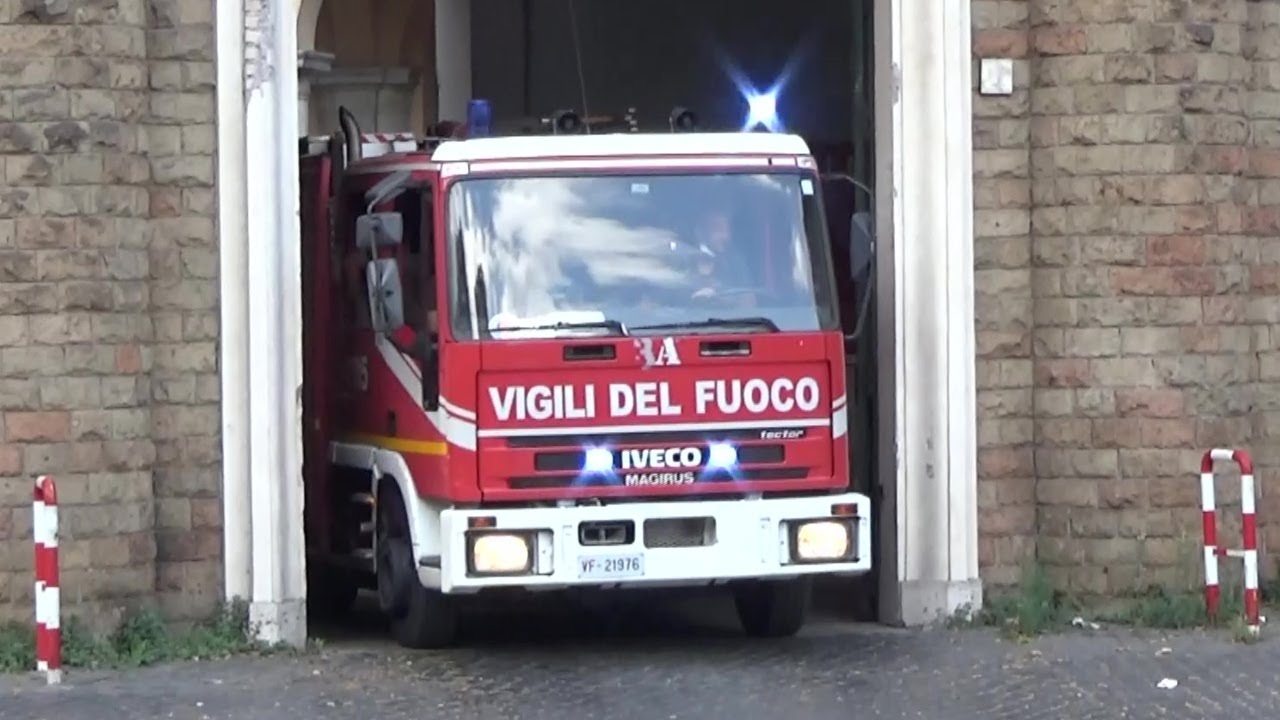[Italy] APS A3 Iveco City 2000 Rome Fire department responding / Vigilli Del Fuoco Roma in sirena!