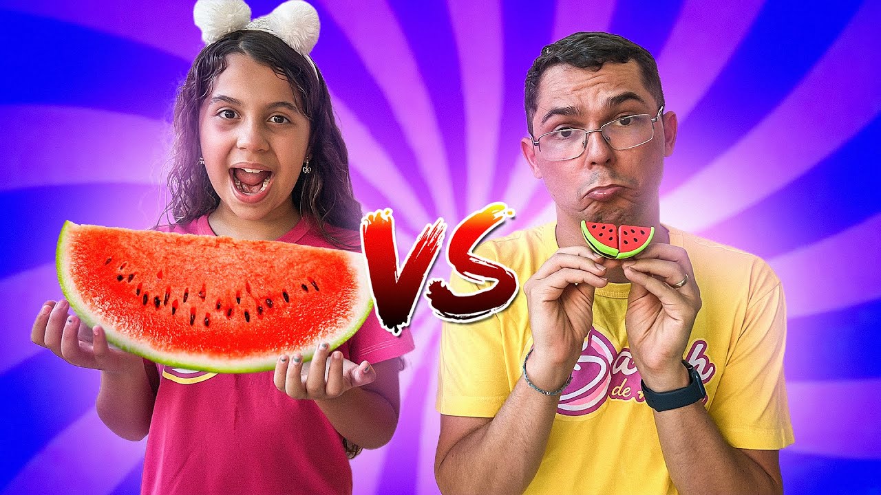 SARAH e o papai no DESAFIO da COMIDA VS BRINQUEDO - Sarah de Araújo