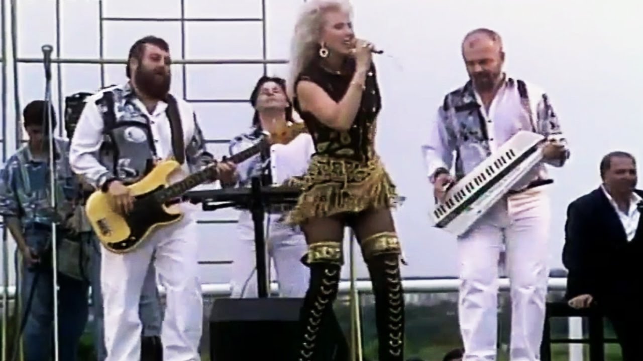 Lepa Brena - I da odem iza ledja Bogu - Folk metar - (Stadion FK Železnik 31.05.1994)