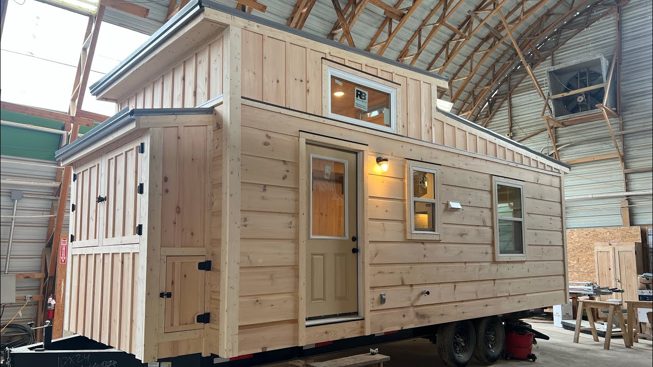 Миниатюрный деревянный домик размером 10x24 фута «The Woody» за 59 900 долларов! Принимаем заказы...
