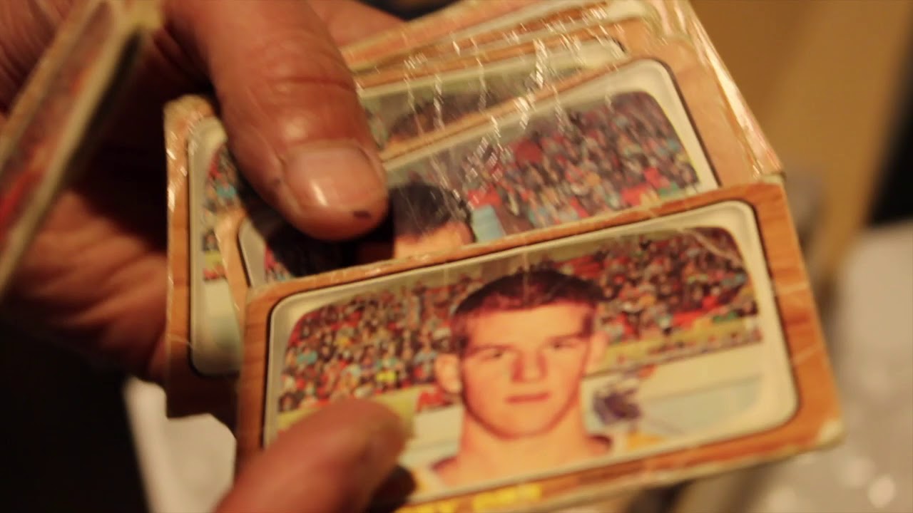 Огромная коллекция спортивных карточек, включая 1966-67 Topps #35 Bobby Orr RC