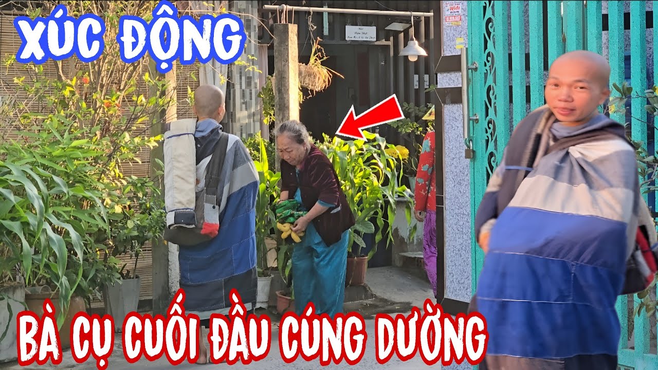 Quá cảm động Bà cụ cuối đầu sau khi cúng dường cho Sư Minh Không