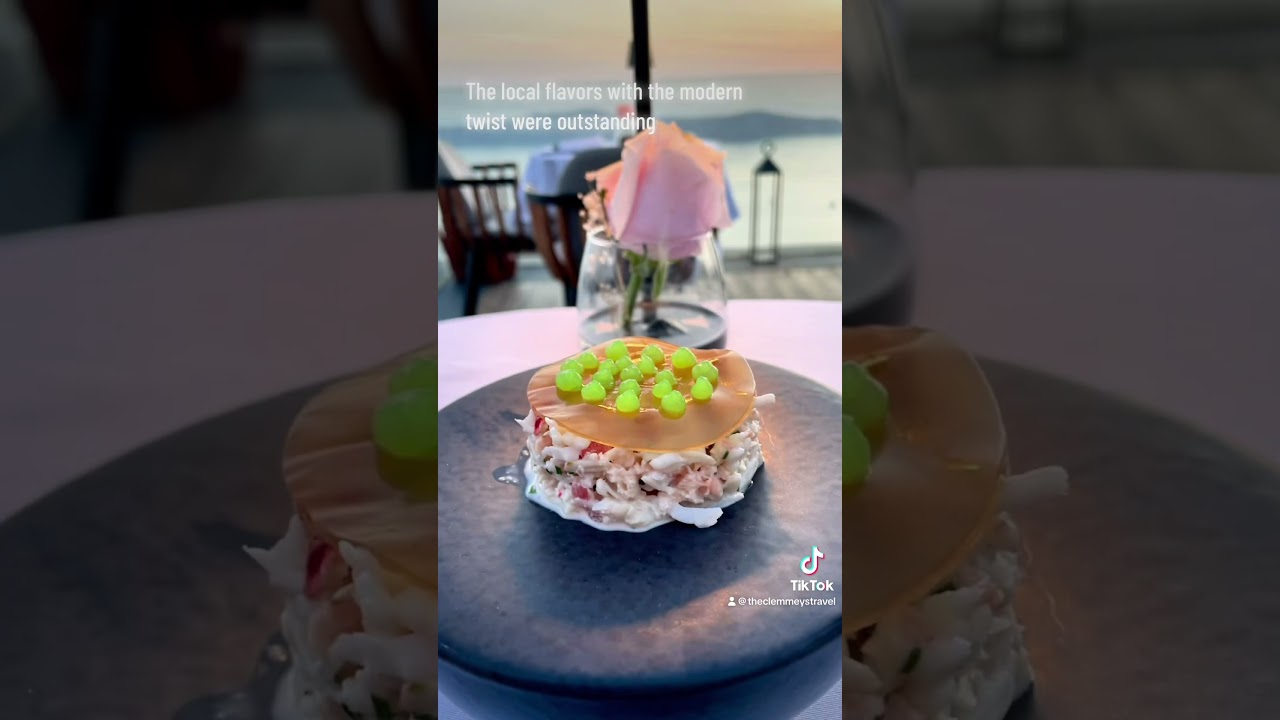 Unforgettable Sunset Dining Experience in Santorini - Mavro #travel #santorini #sunset #summer