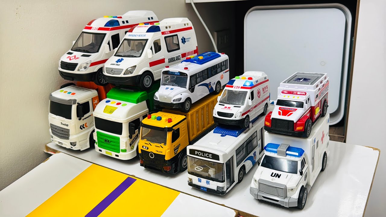 走る、落ちる！救急車のミニカーが坂道走る☆走行テスト！Running, falling! Ambulance miniature car runs on a slope⭐︎Driving test.