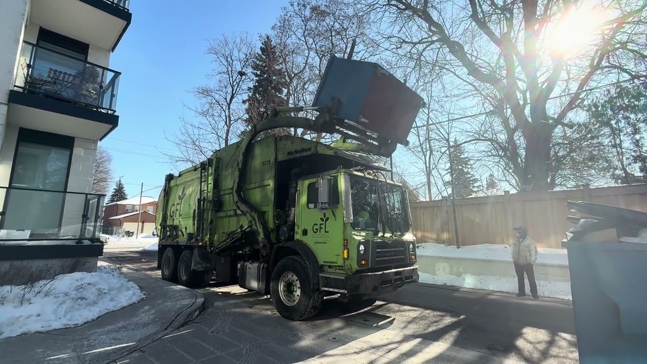 GTA Garbage truck front and back #garbagetruck #entertament #viralvideo #recycling