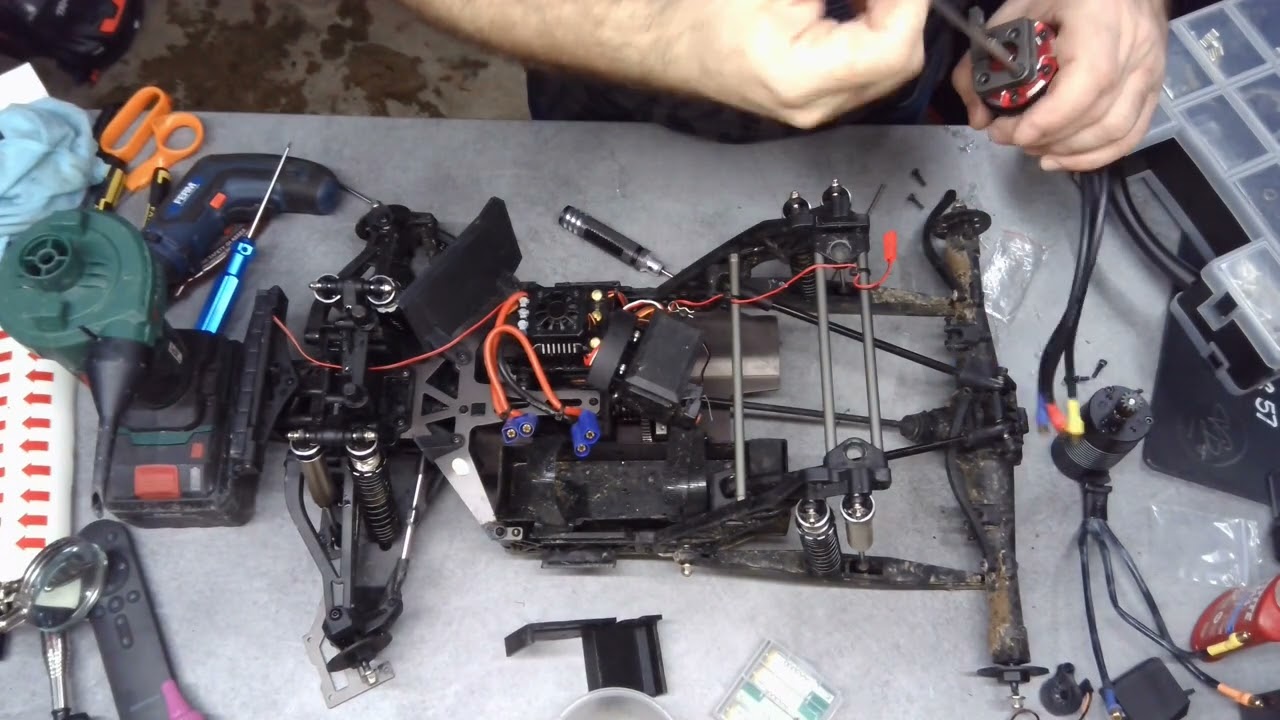 changement moteur Yikong  tb7, surpass rocket 4985 1100kv