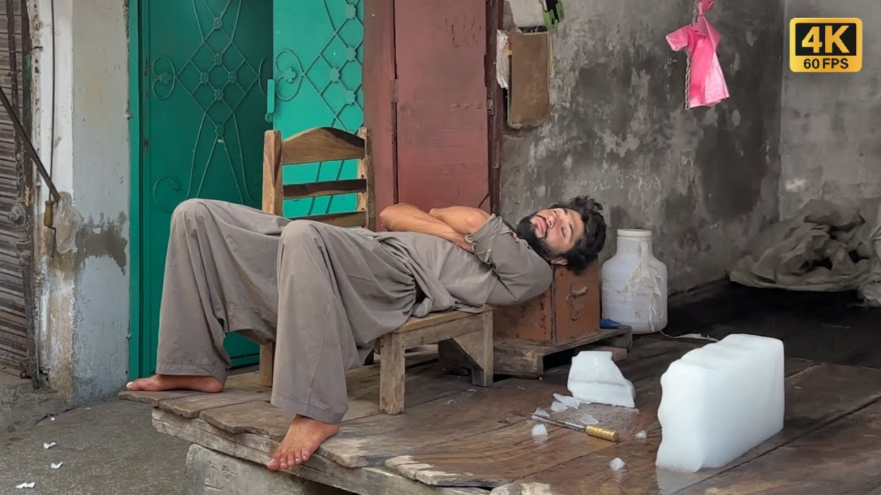 🇵🇰 Mozang Road Lahore, Pakistan - 4K Walking Tour & Captions