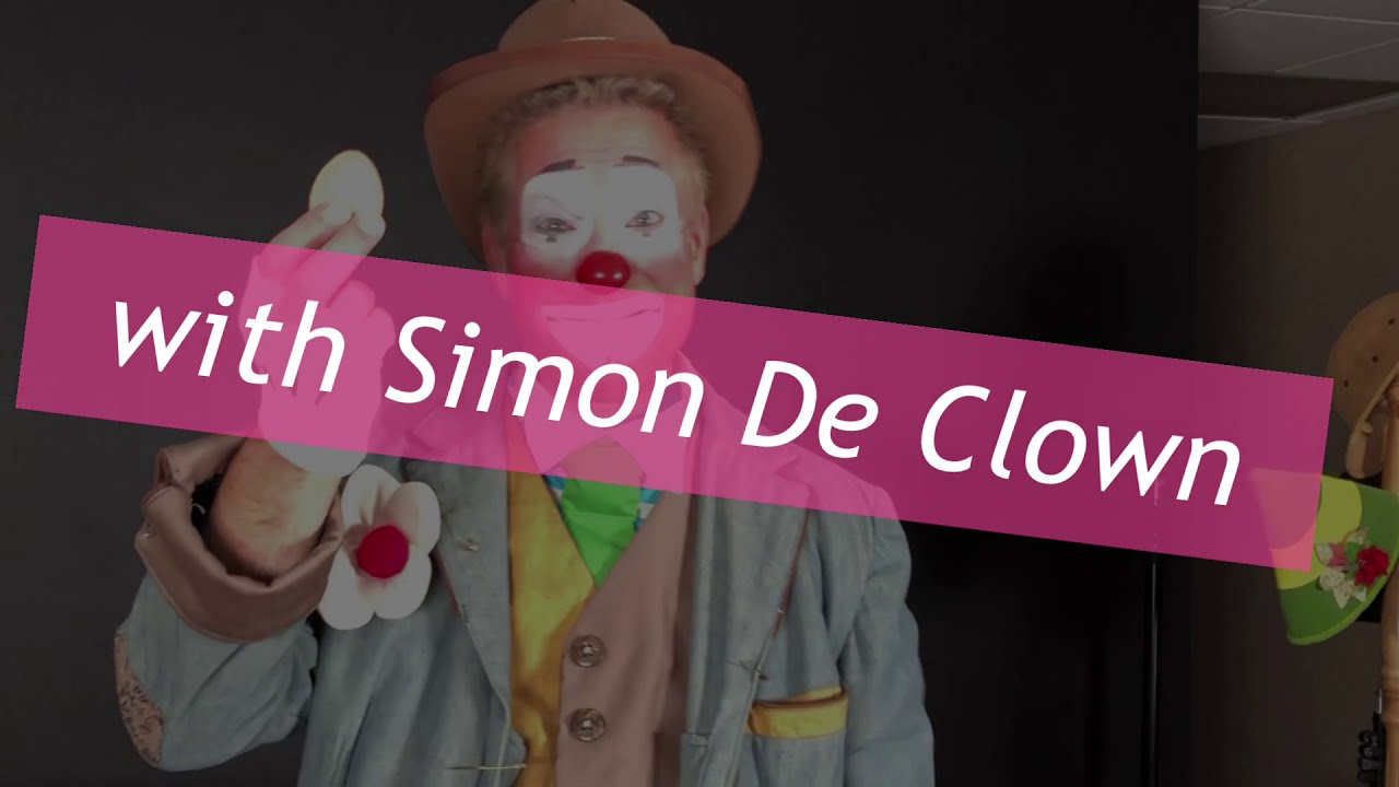 Simon De Clown - egg balance