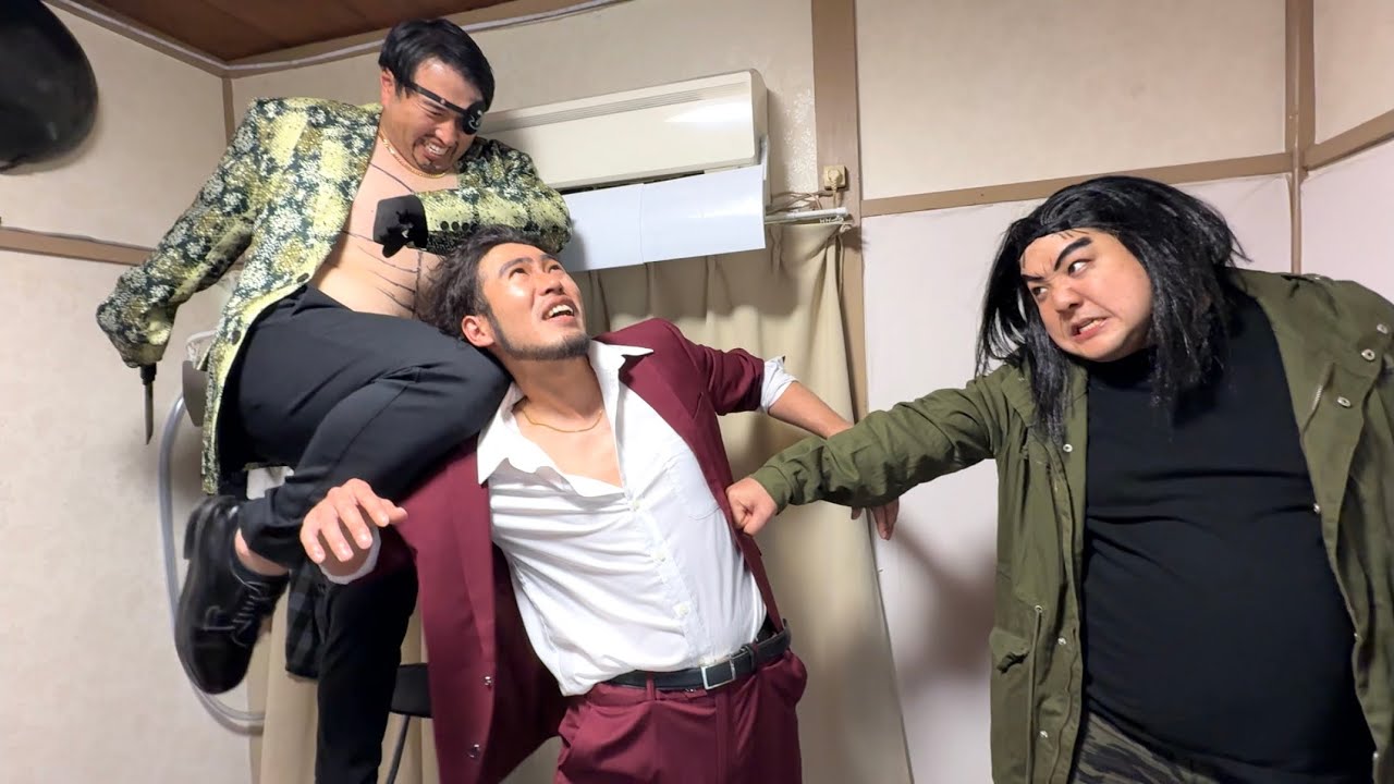 春日一番と闘う真島、冴島