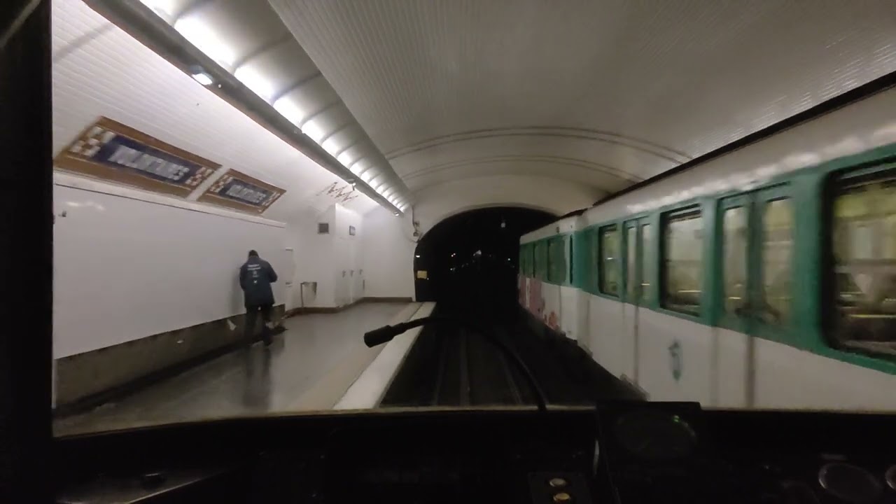 Cabine Ligne 12 mf67 &agrave; Volontaires