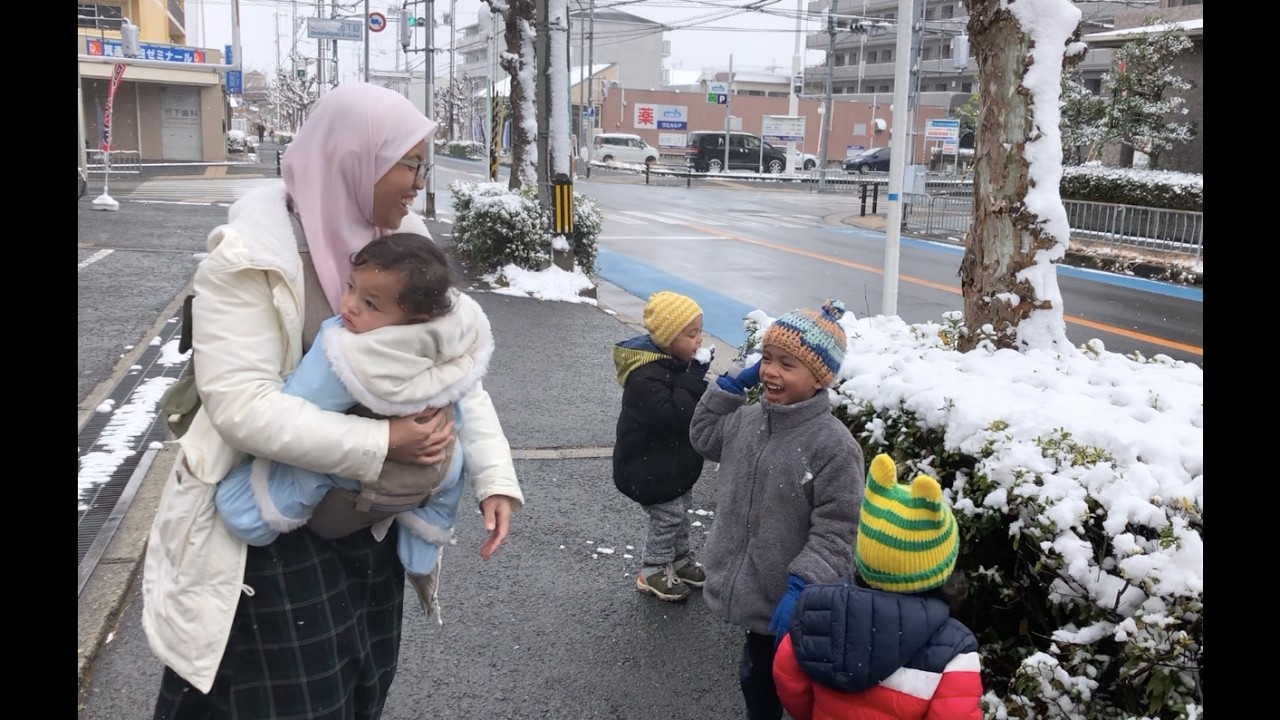 Family Mini Trip Around Osaka | Monorail Ride & Expocity Fun!