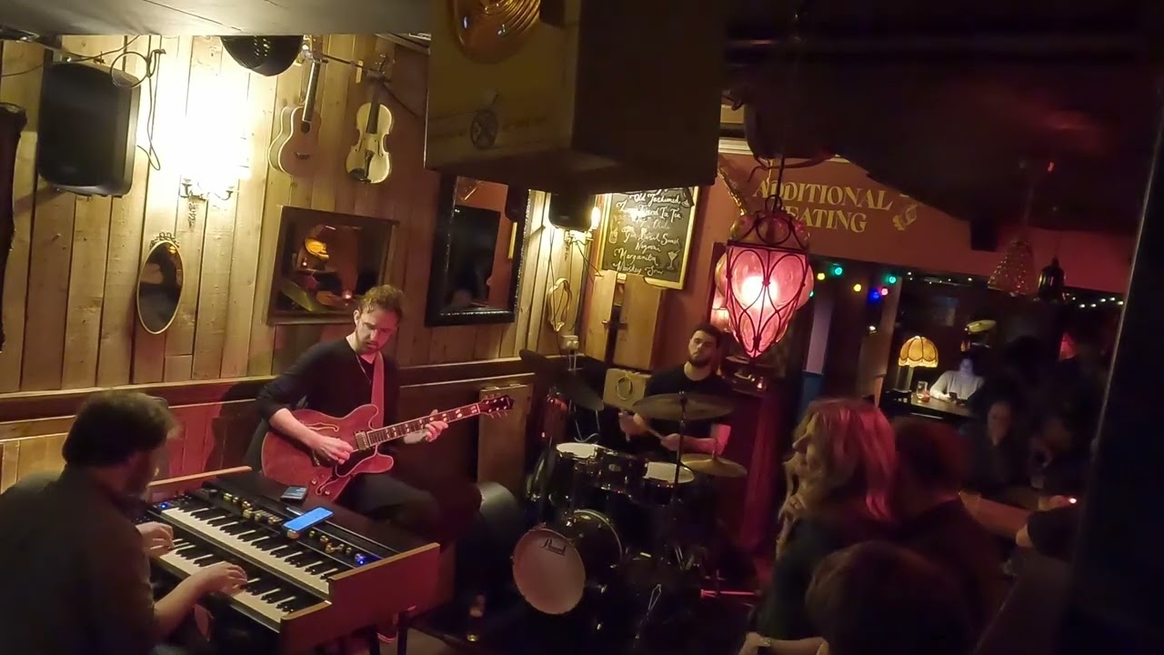 Martine Mexeme Trio - Wurk Song & Do Like Eddie