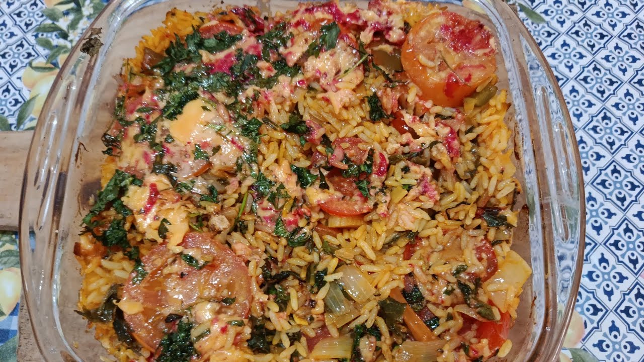 Como fazer arroz de forno com rúcula e alho poró 