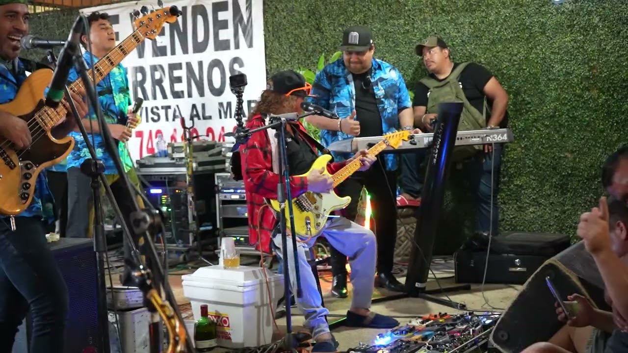 La Cumbia Arrechita - Los Karkiks en Vivo 2025