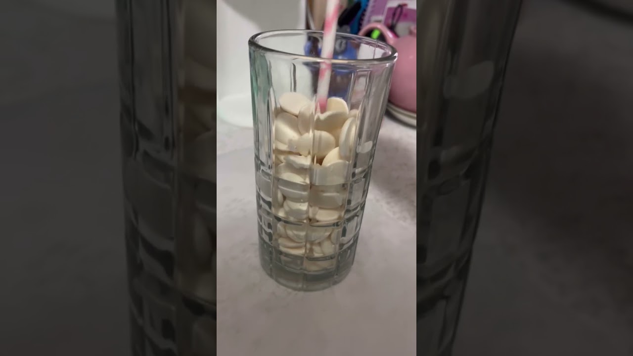 Quick and easy chocolate dipped pretzels 🥨