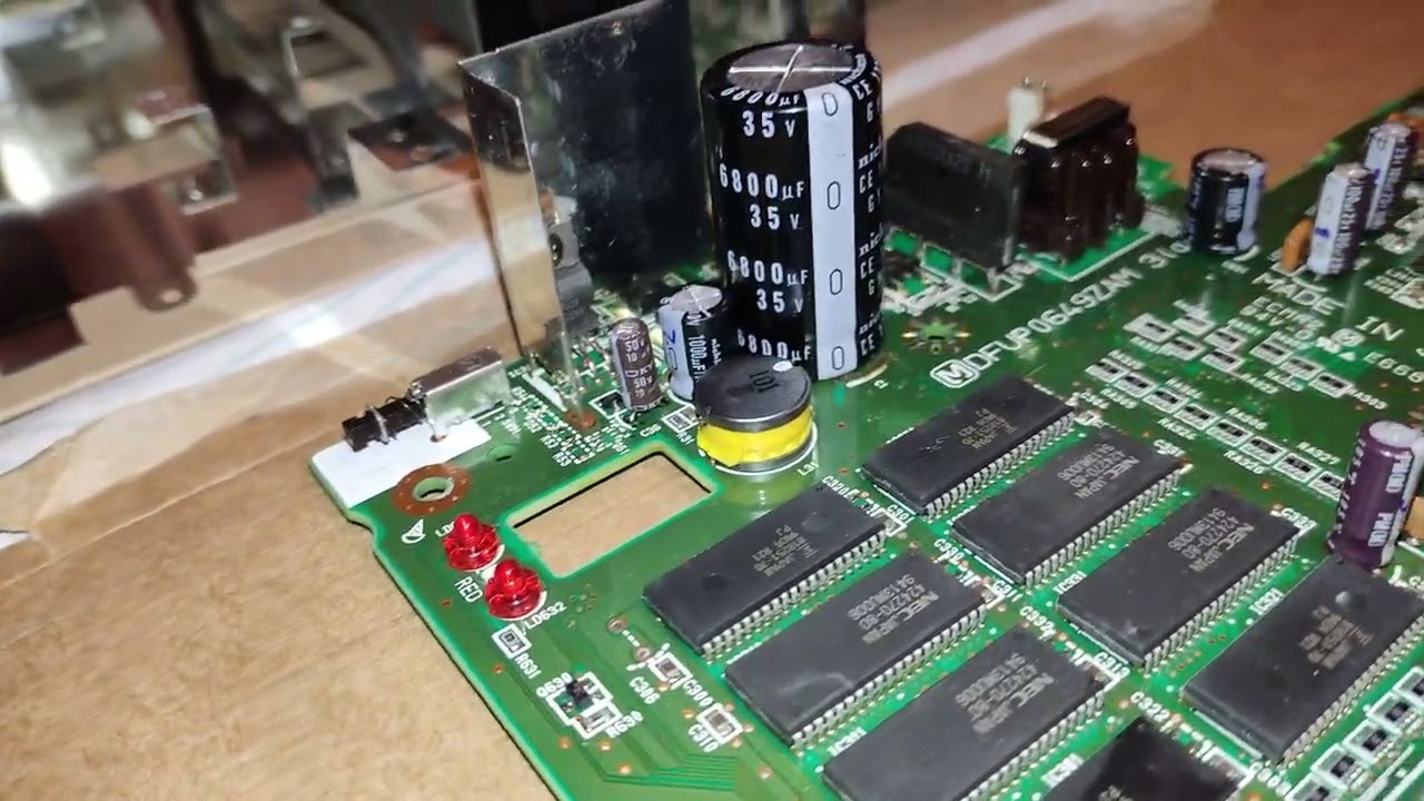 Panasonic 3DO FZ-1 - Cambio completo de condensadores y mod de portapilas.