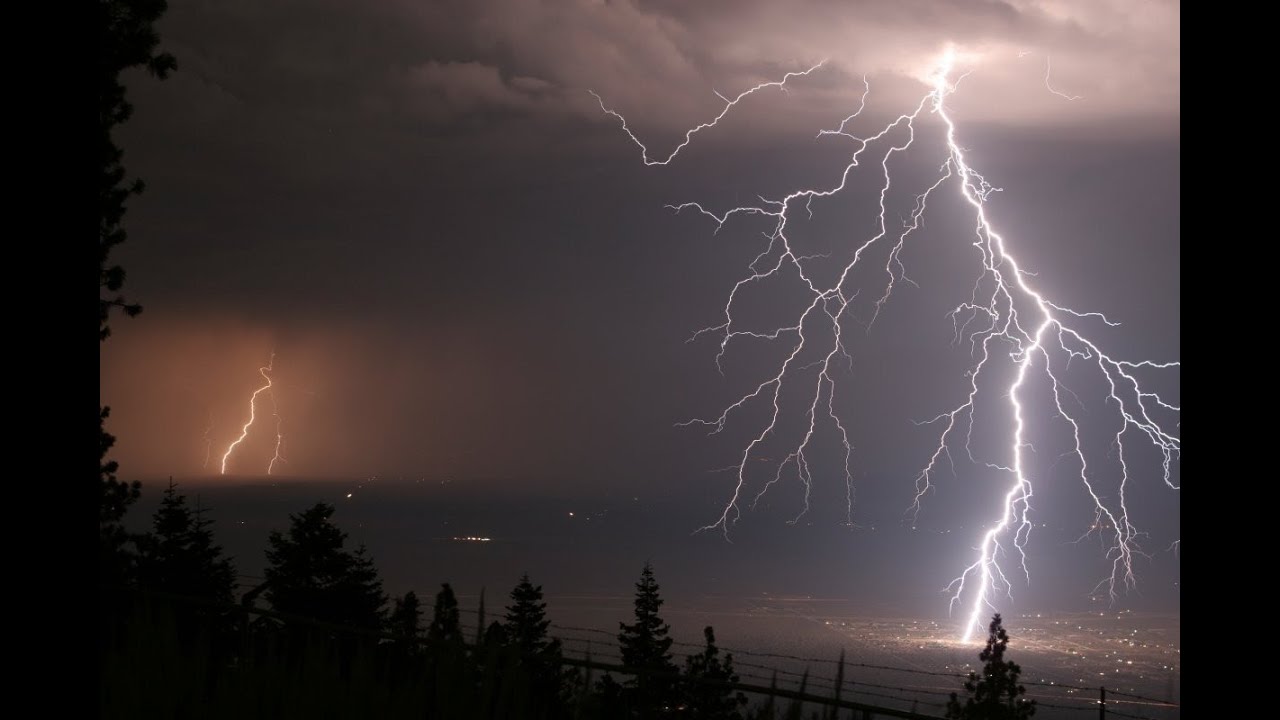 Epic lightning and thunder🌩🌩🌩🌩🌨🌨😮(Best of 2022).