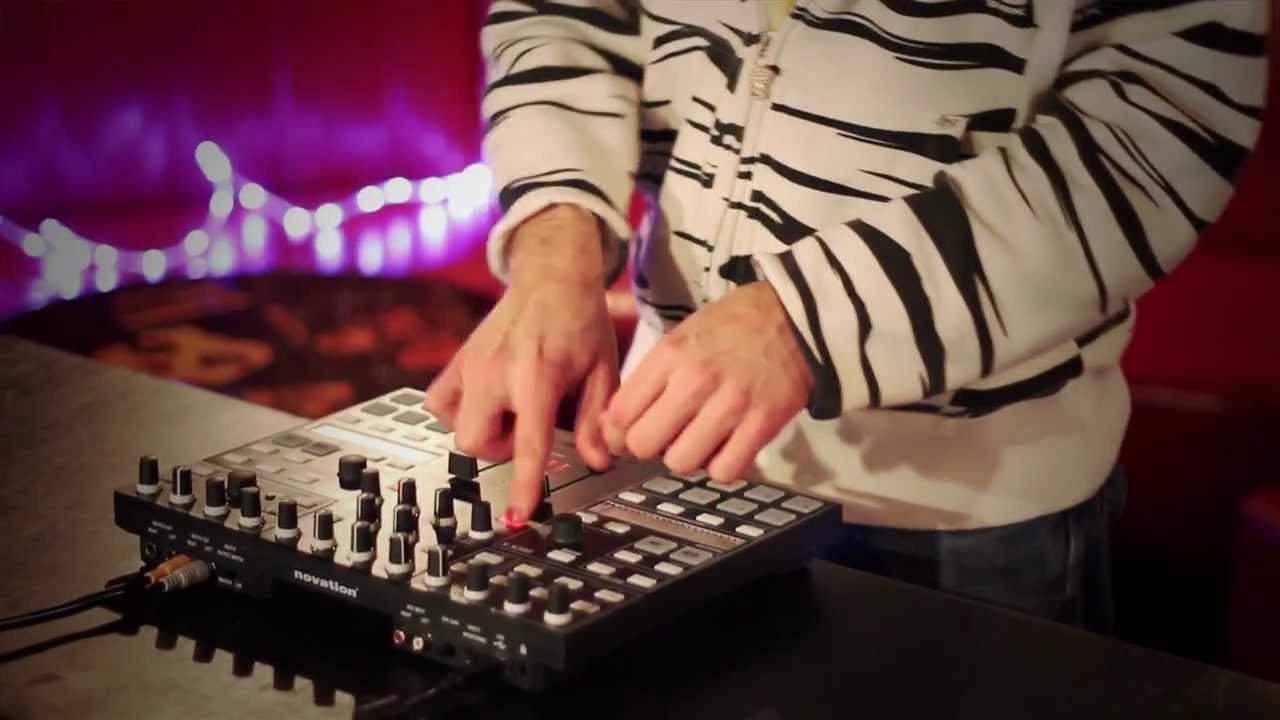 Novation // Twitch DJ Controller Mash-up by Moldover
