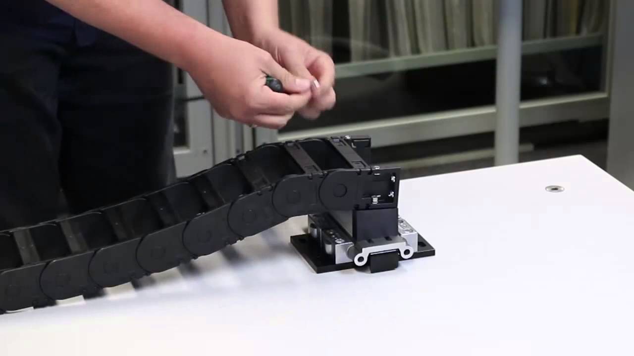 Video of the Week – Offset adjustment for energy chains with FTA | igus®