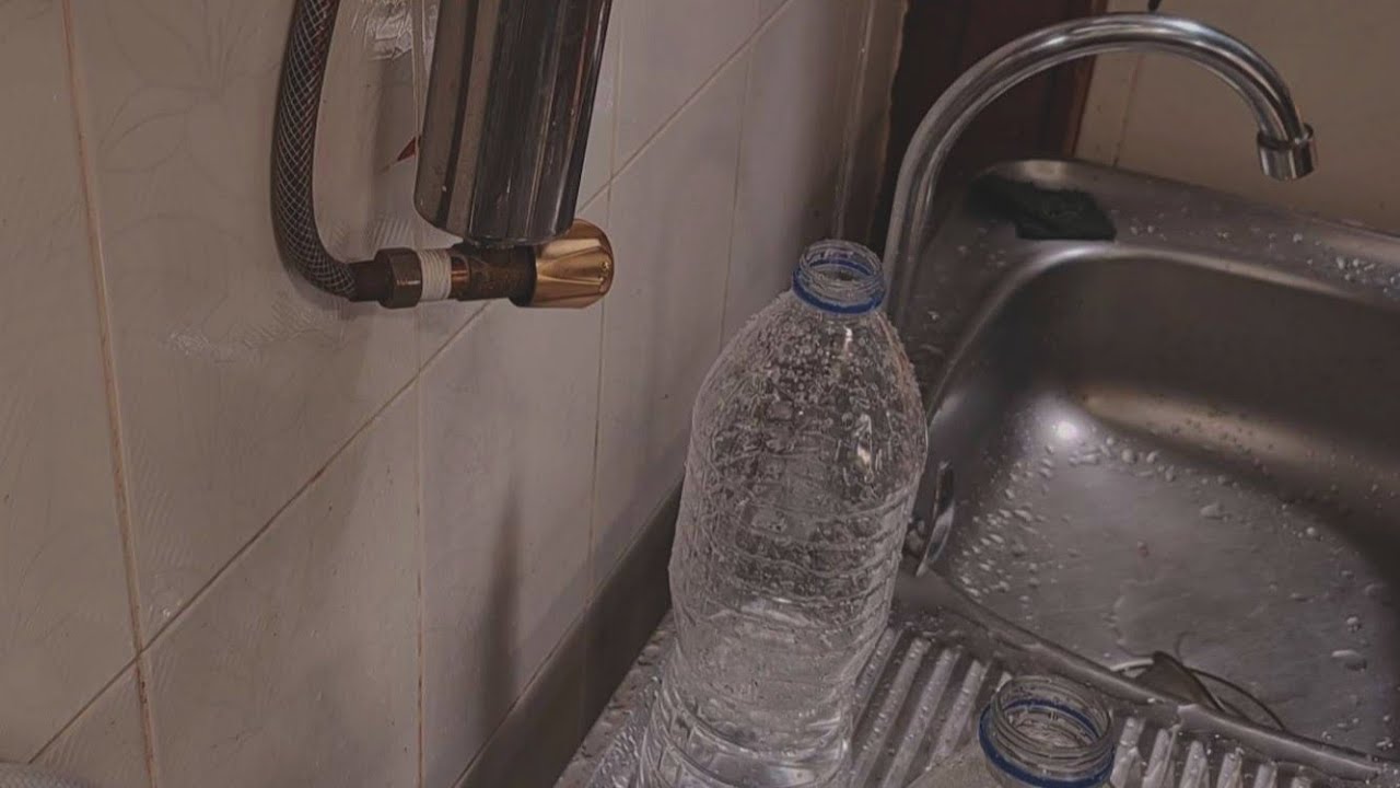 Filling a Water Bottle  · Quiet Corners ·  a simple 16 minutes
