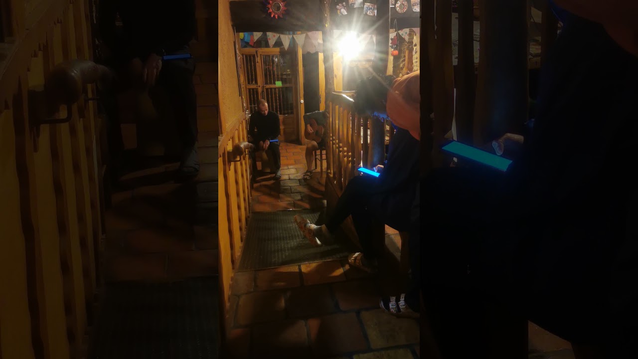 Peregrinos en el serbal y la luna
