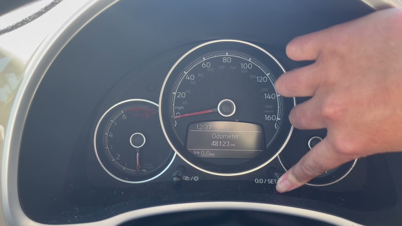Volkswagen Beetle 2019 | How to reset inspection light