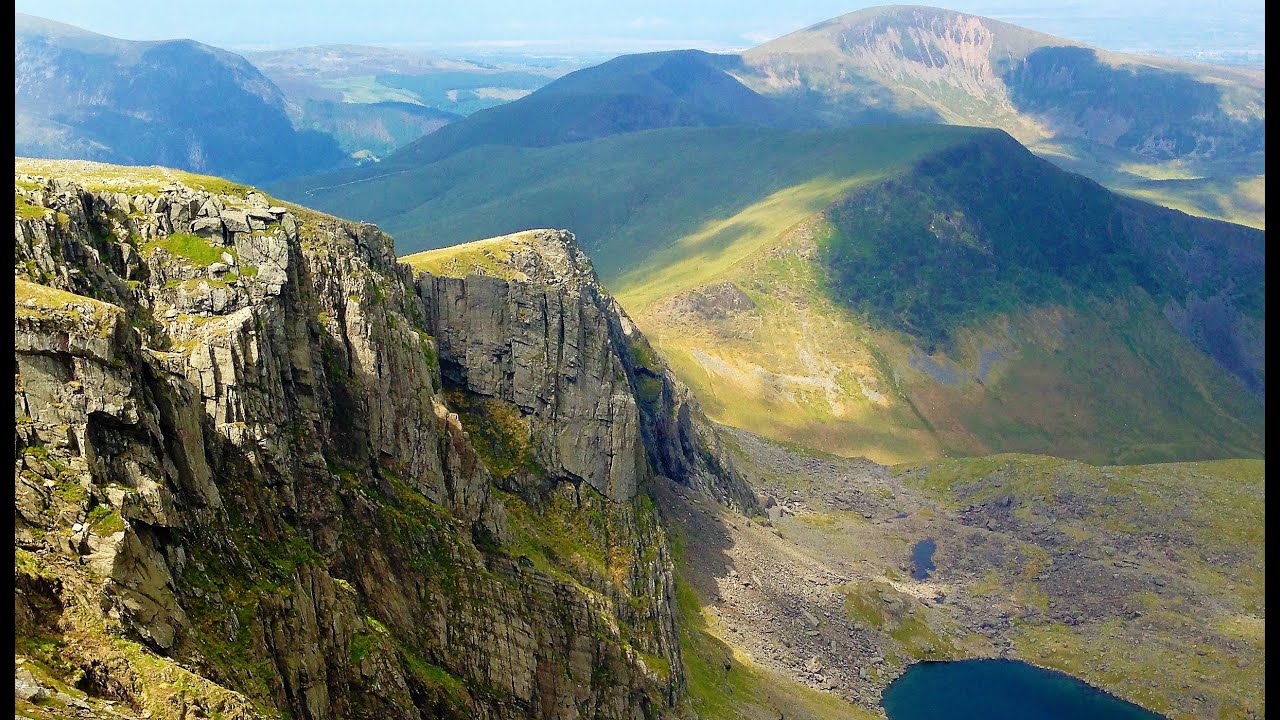 BASE JUMP // SNOWDON // HIGHEST MOUNTAIN IN WALES //  (Clogwyn Du'r Arddu)