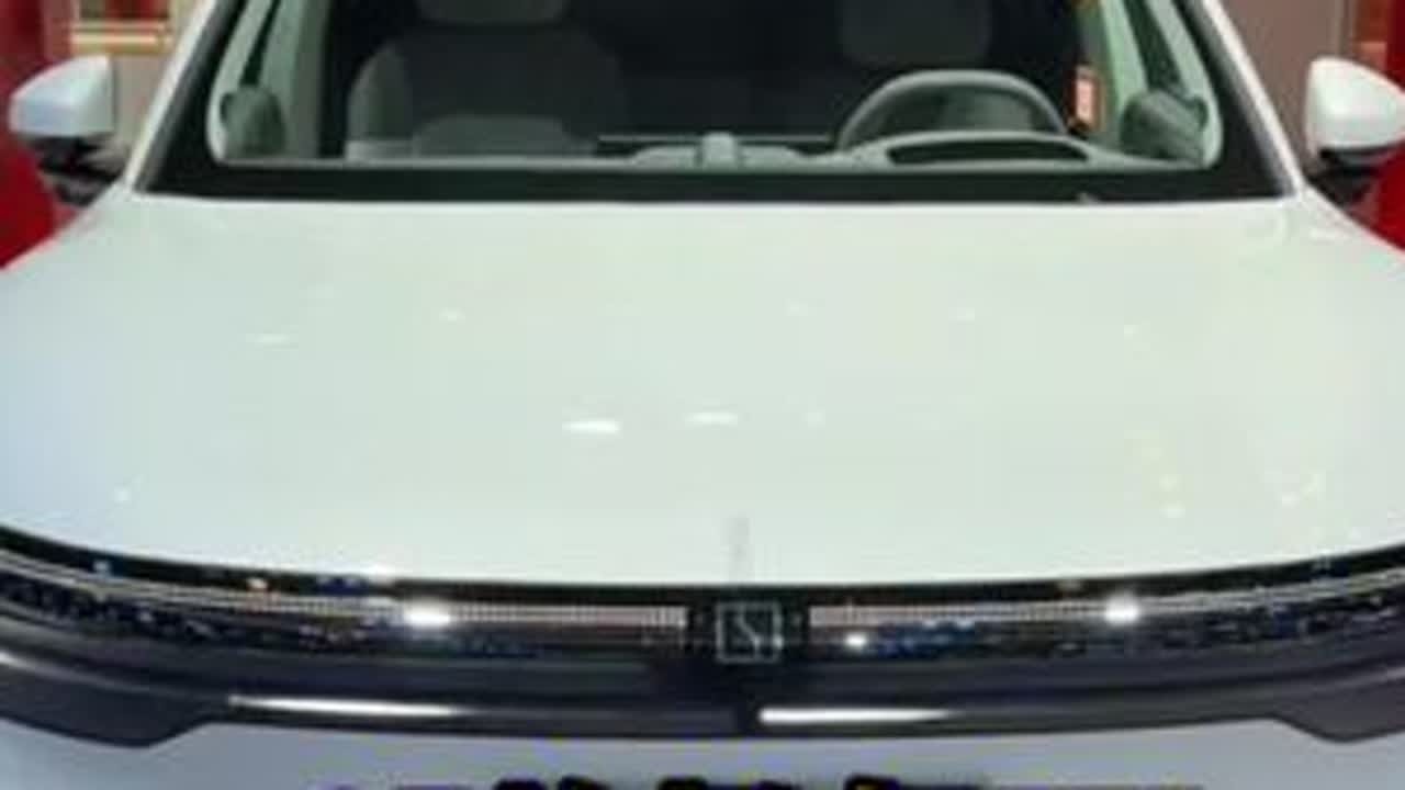 百公里加速仅3.8秒，兄弟们，极氪出新车了！新推#极氪7X  5座中型SUV，拥有和劳斯莱斯一样的自动门，高级感十足，关键价格还香啊#dou是好车 #谁还没有个汽车梦