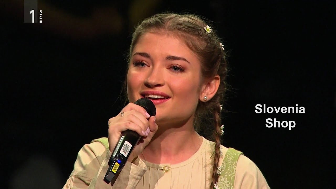 Stefánia Drávecz in Dani Kolarič - Micika v Püngradi rouž'ce bere 😀 