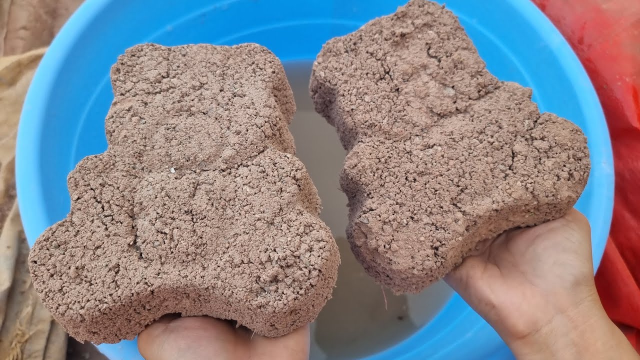 ASMR: Gritty Red Dirt Crumbling in Water 💦🤤 Mouthwatering Satisfying, Sleepaid #crumbling