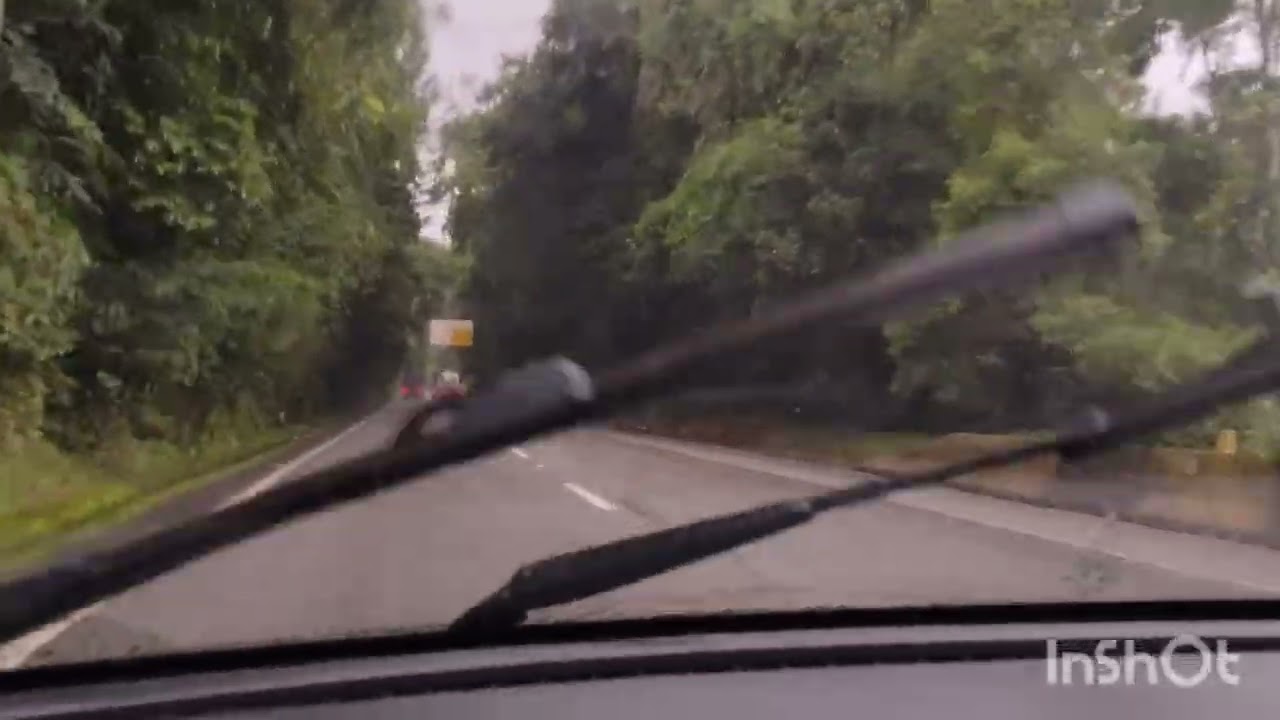 Muita chuva na rodovia 
