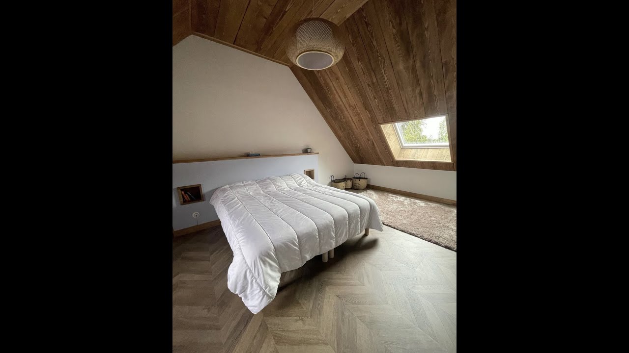 R&eacute;alisation compl&egrave;te d'une chambre avec lambris sur mesure.