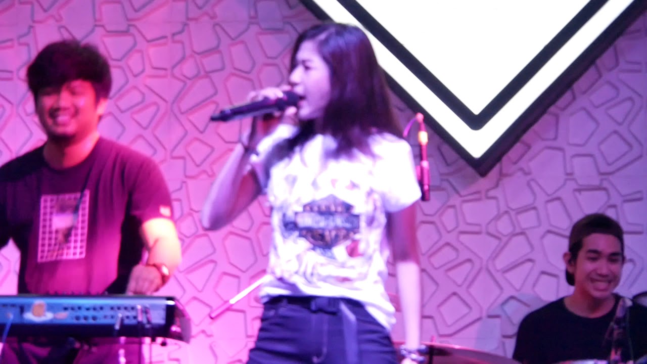 เมดเล่ย์ลูกทุ่ง น้ำ กัญญ์กุลณัช (น้ำ AF11) @ 12Bar โชว์ระบบ (1-12-2018)
