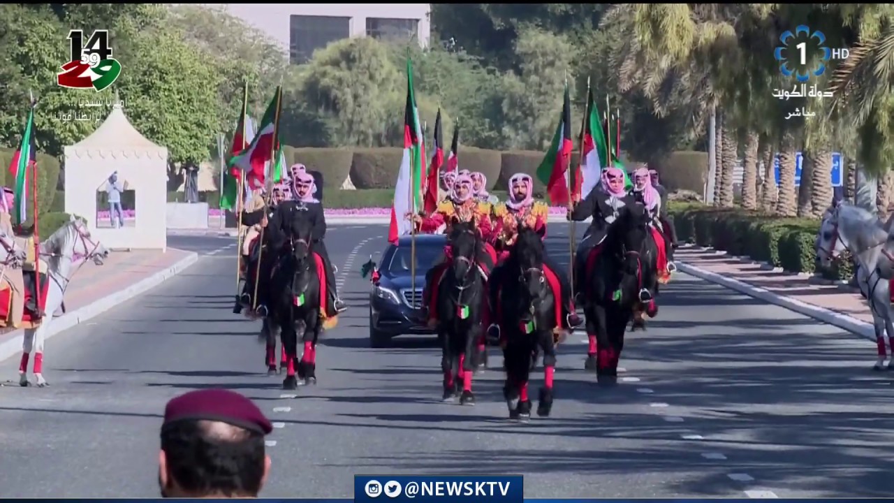 سمو أمير البلاد يشمل برعايته وحضوره  مراسم رفع العلم في قصر بيان