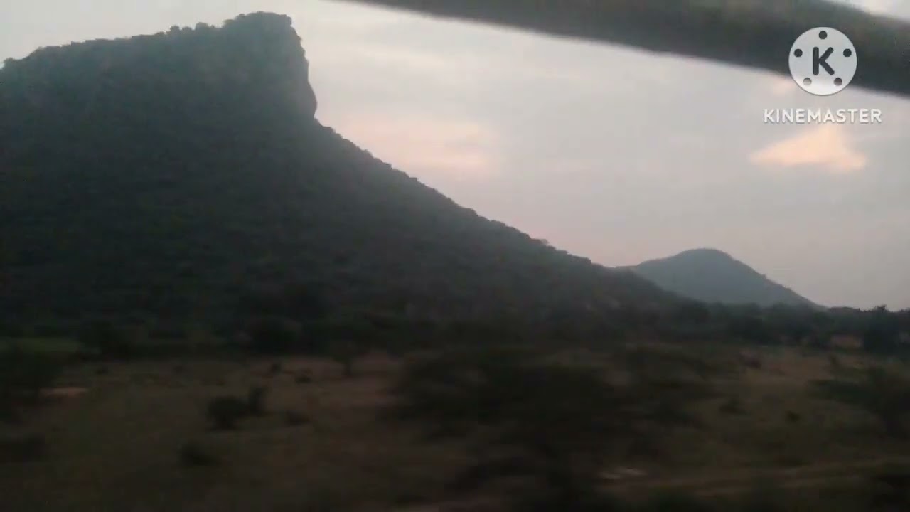 ரயில் கணவாய் மலையை கடக்கும் போது 