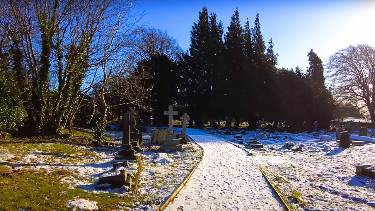 Snowy Walk Through a Charming English Village (4K HDR) ❄️