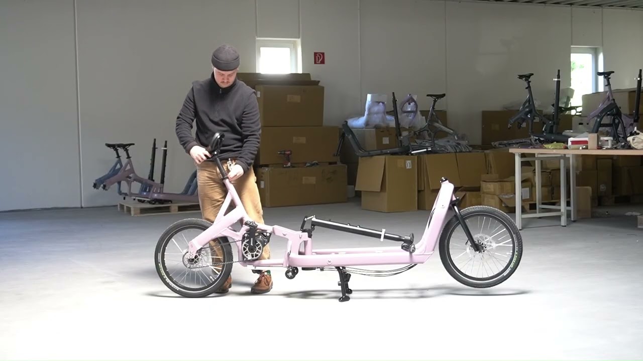 FOLD – Full Size Cargo Bike. Fully Folded.